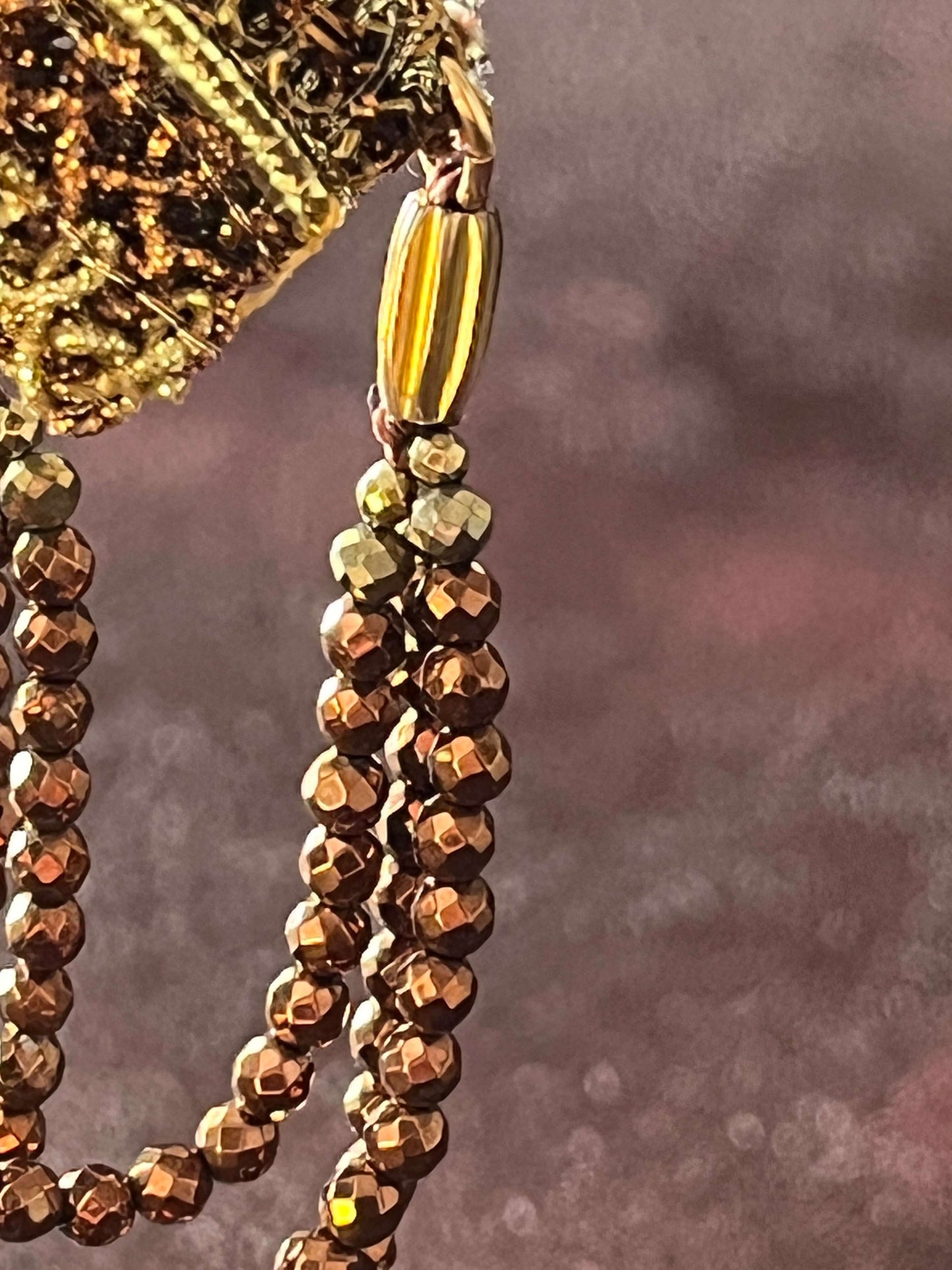 Boucles d’oreilles SETA MOKA Small— ornement couture et éclat délicat