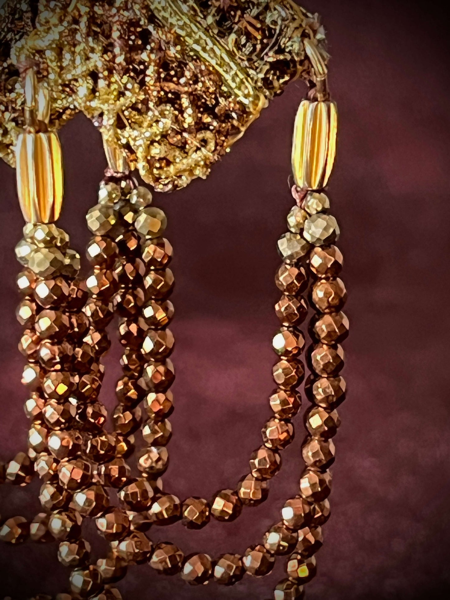 Boucles d’oreilles SETA MOKA Small— ornement couture et éclat délicat