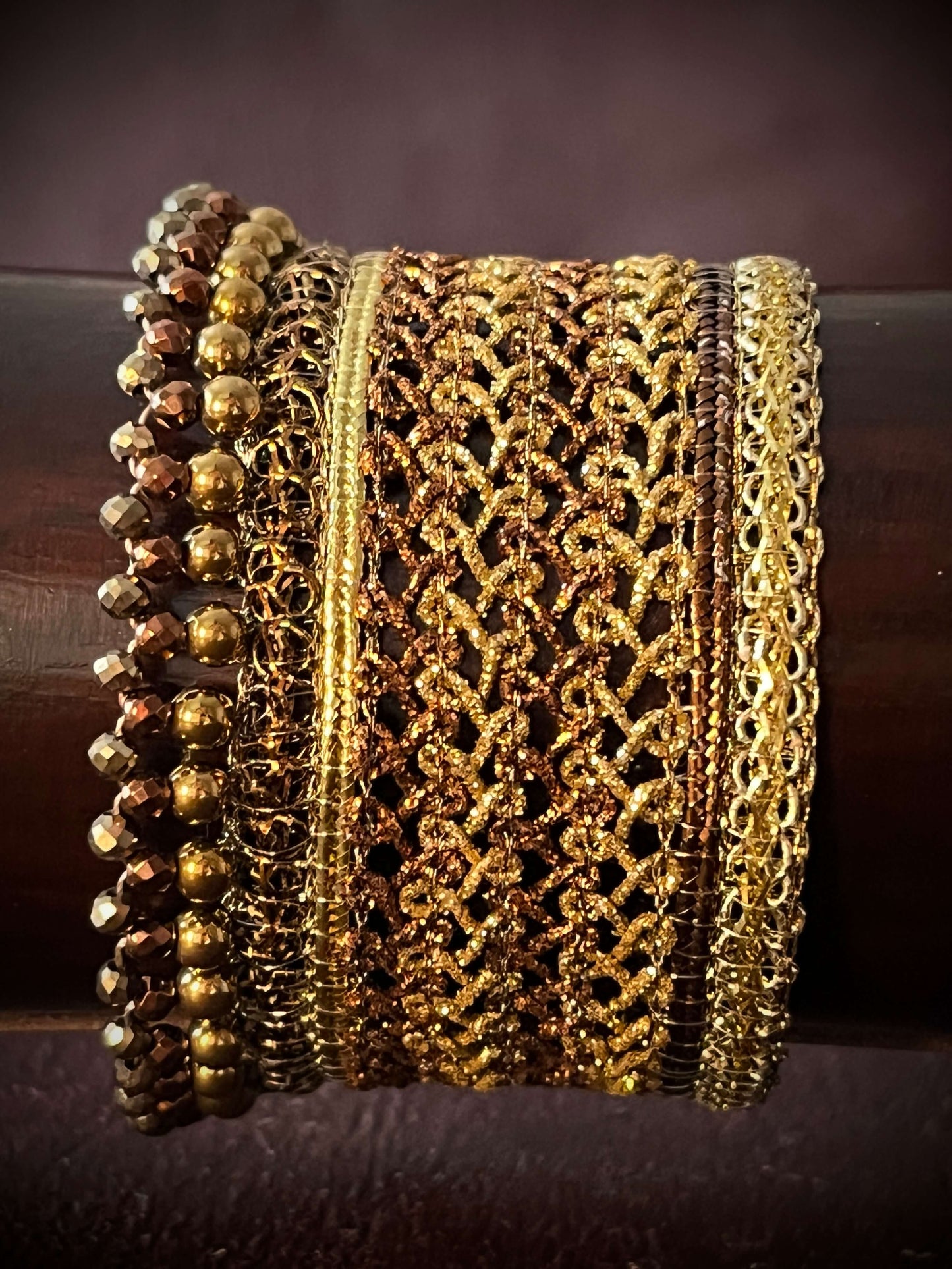 Manchette SETA MOKA — lumière textile et vibration profonde
