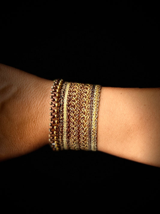 Manchette SETA MOKA — lumière textile et vibration profonde